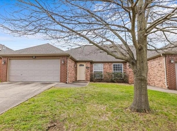 286 & 288 Copper Oaks  DR, Centerton, AR 72719