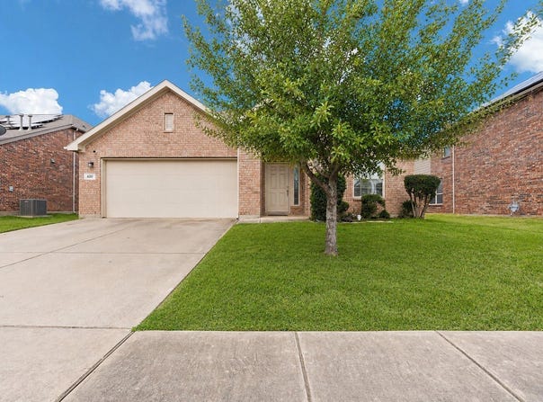 620 Swift Current Drive, Crowley, TX 76036