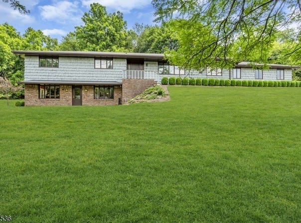 366 E Saddle River Rd, Upper Saddle River Boro, NJ 07458-1757
