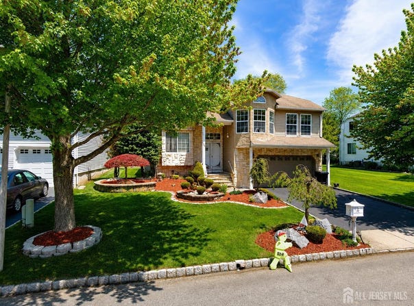 125 wainwright Drive, Matawan, NJ 07747