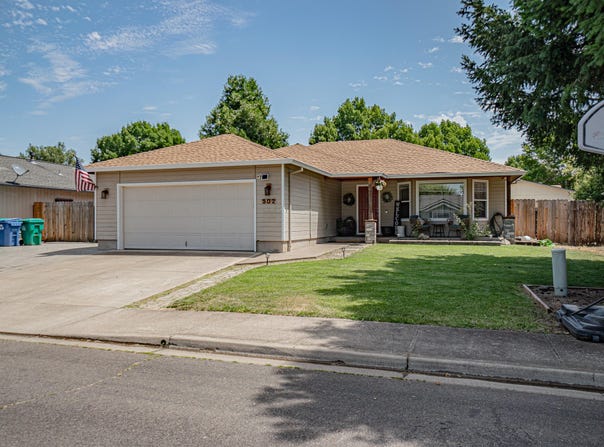 302 Candis Drive, Eagle Point, OR 97524