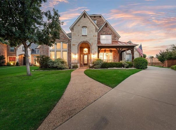 9024 Thompson Drive, Lantana, TX 76226