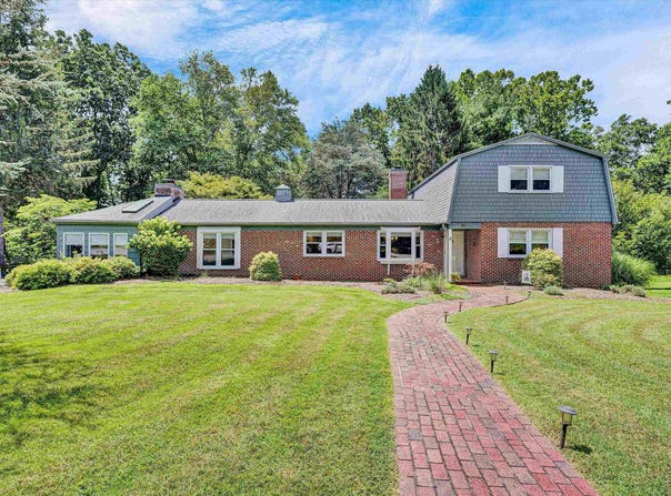 34 RIDGEFIELD Lane, Radford, VA 24141