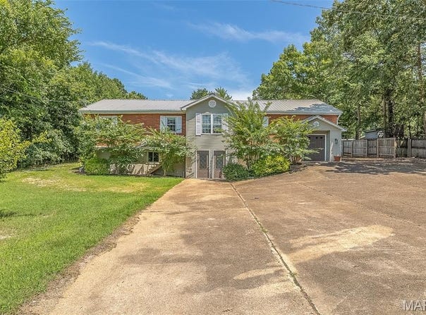 2727 Barron Road, Poplar Bluff, MO 63901