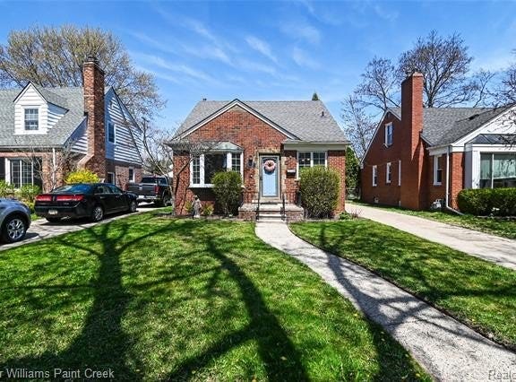 1968 Oxford Road, Grosse Pointe Woods, MI 48236