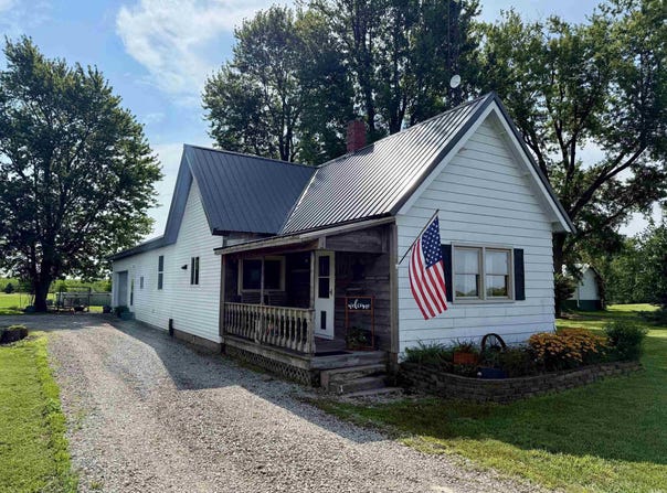9143 S 900 West, LaFontaine, IN 46940