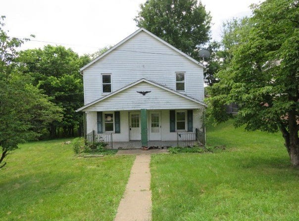 8 Ziskind Rd, East Bethlehem, PA 15333