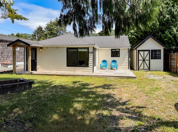 102 S HARBOR St, RockawayBeach, OR 97136
