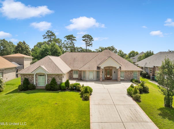 7528 Crooked Stick Drive, Diamondhead, MS 39525