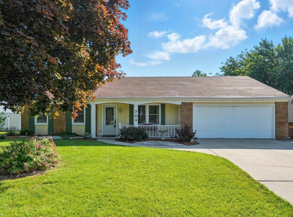 704 S Dewey Street, Auburn, IN 46706