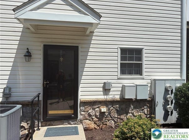 1531 Chateau Place unit: #B, Bethlehem Twp, PA 18045