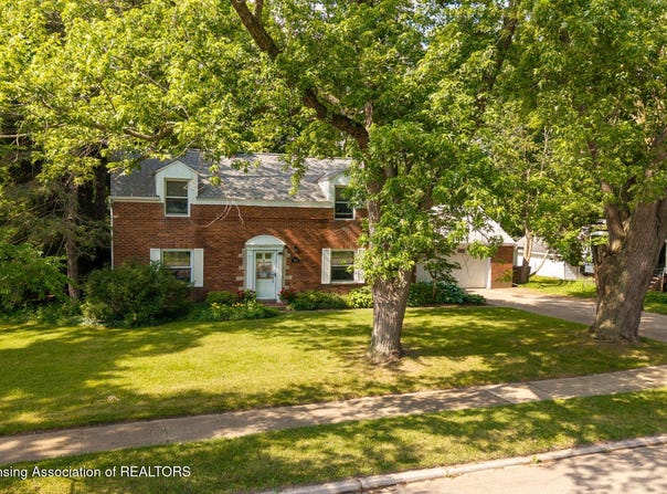 569 E Holmes Road, Lansing, MI 48910