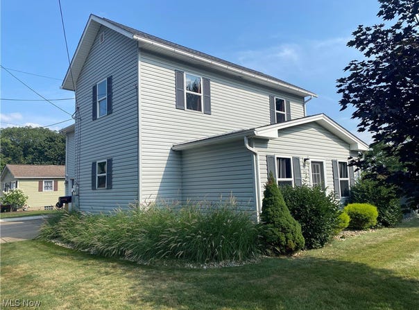 231 4th Street SE, New Philadelphia, OH 44663