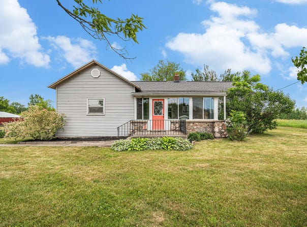 14711 White Creek Avenue NE, Cedar Springs, MI 49319