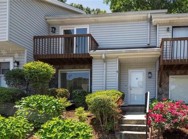 9 Fairway Drive NW, Kennesaw, GA 30144