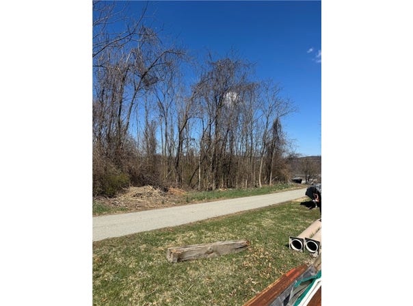 695 Meadow, California, PA 15419