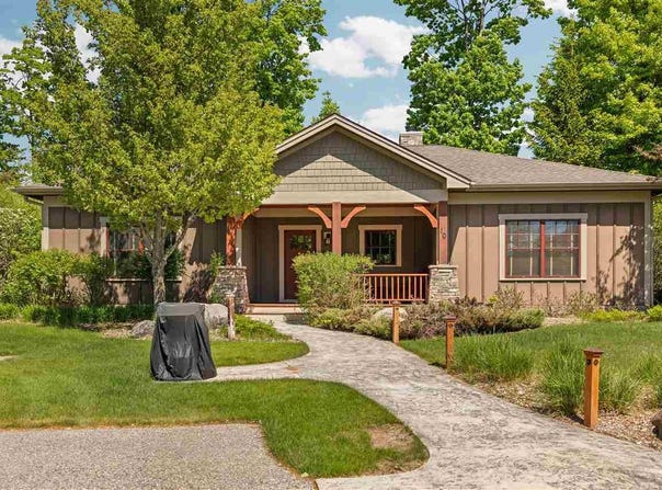 2585 COTTAGE, HARBOR SPRINGS, MI 49740