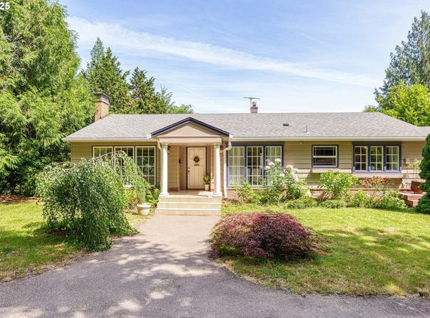 7450 SW CANYON RD, Portland, OR 97225