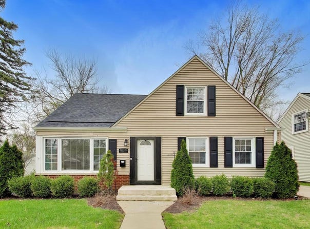 909 E Oakton Street, Arlington Heights, IL 60004