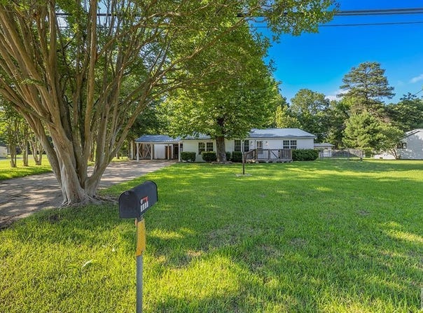 1101 E Avenue A, Hooks, TX 75561