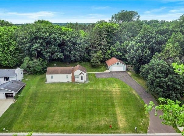 4145 Oakcrest Drive, Vadnais Heights, MN 55127