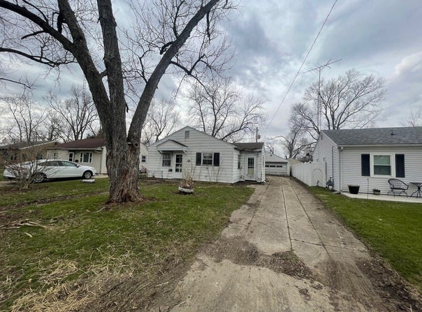 725 Webster Circle E, Kankakee, IL 60901