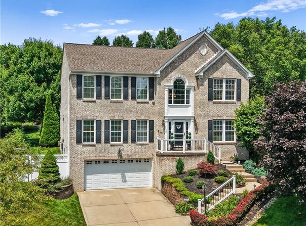 301 S Meadow Court, Robinson Twp, PA 15136