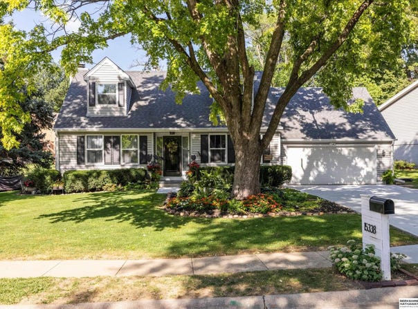 15338 Davenport Circle, Omaha, NE 68154
