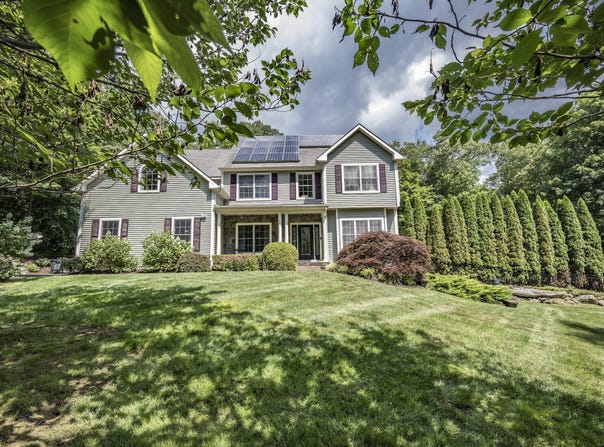 16 Devonshire Lane, Haddam, CT 06441