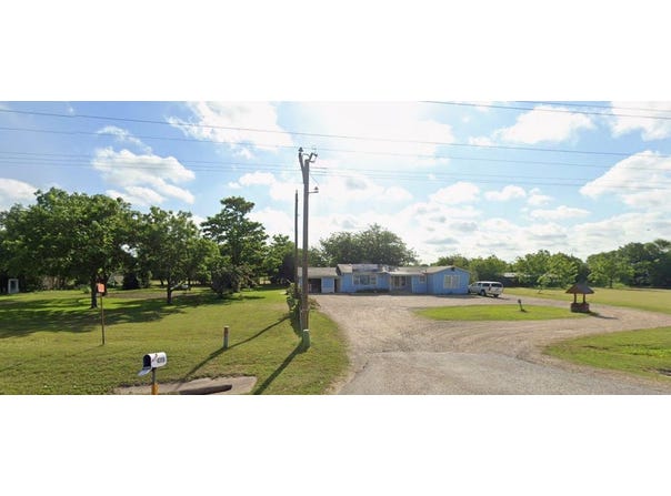 4208 N Main St, Taylor, TX 76574
