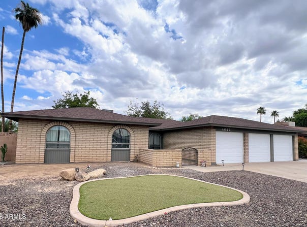 4642 W AUGUSTA Avenue, Glendale, AZ 85301
