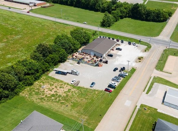 202 & 204 W Deerwood Drive, Jackson, MO 63755
