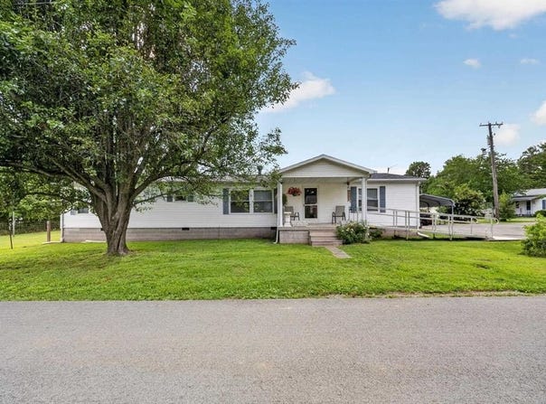 320 S 1St St #I, Island, KY 42350