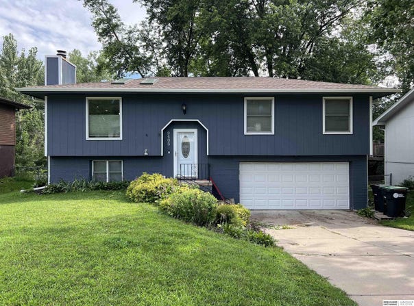 9405 Maplewood Boulevard, Omaha, NE 68134
