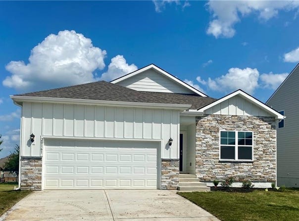 20190 Cornice Street, Spring Hill, KS 66083