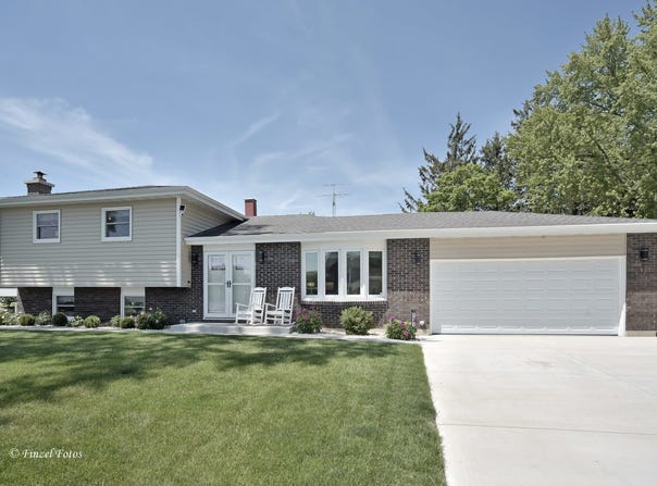 2901 Gregg Drive, McHenry, IL 60050