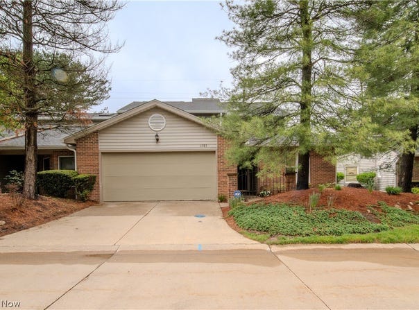 1783 Bent Bow Drive, Akron, OH 44313