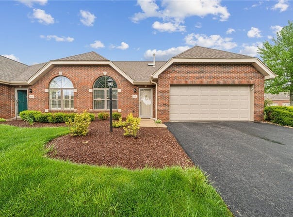 1426 Lyons Chase Cir, Murrysville, PA 15668