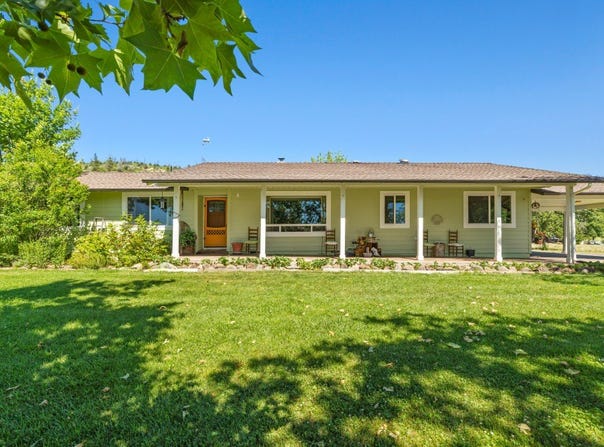 800 Hillandale, Eagle Point, OR 97524