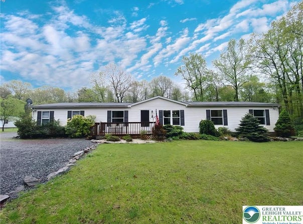 29 Hollyberry Lane, Penn Forest Twp, PA 18229