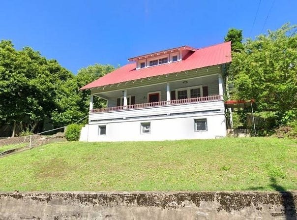40 Thomas Street, Gauley Bridge, WV 25085