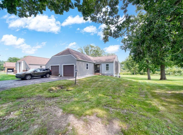 2017 Augusta Drive, Jackson, MI 49201