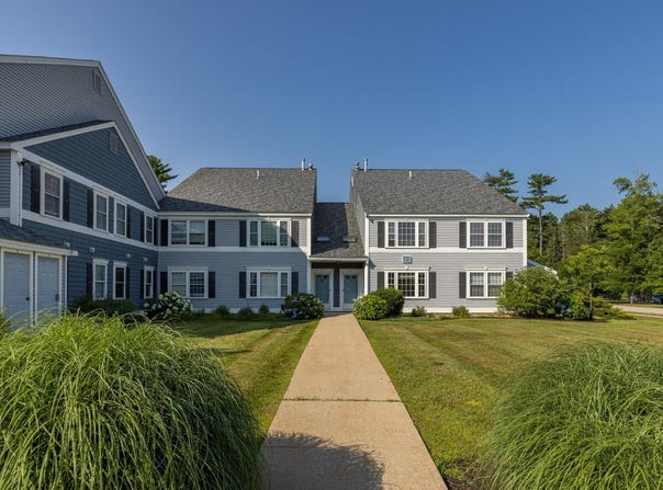 310 Springbrook Circle, Portsmouth, NH 03801