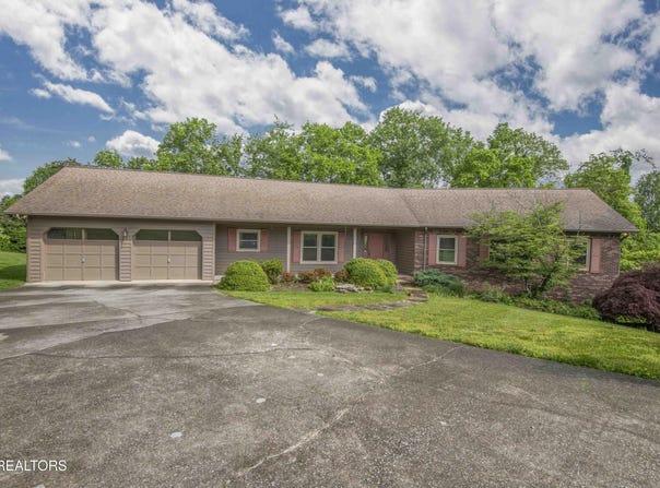 103 Farmington Place, Clinton, TN 37716