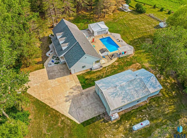 24105 461st Ave, Chester, SD 57016