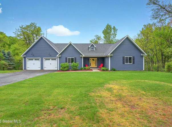 18 Kitchell Lane, Queensbury, NY 12804