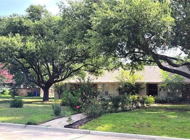 204 Overhill Drive, Waxahachie, TX 75165