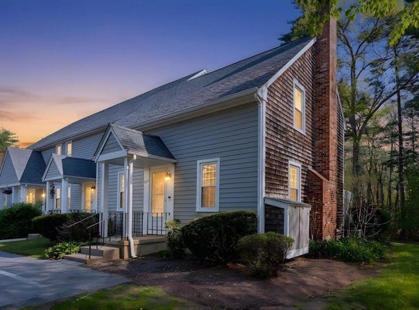 630 Twin Lakes Dr, Halifax, MA 02338