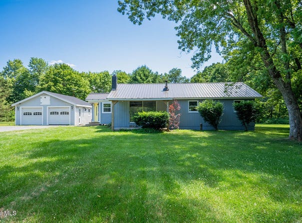 12 Hawks Way, White Creek, NY 12057