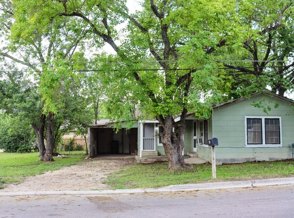 803 Third St, Lockhart, TX 78644